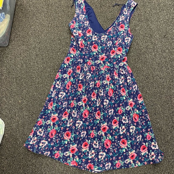 LC Lauren Conrad Dresses & Skirts - Lauren Conrad floral multicolor sleeveless dress cutout back Large